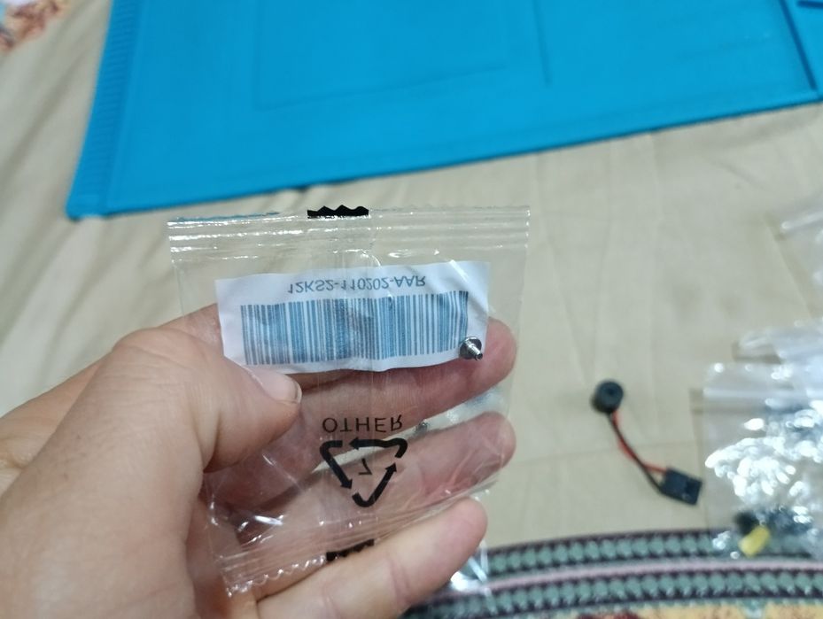 Șuruburi ssd + carcasă pc