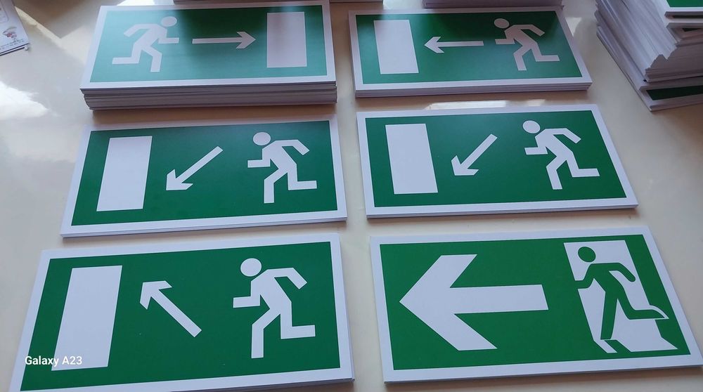 Плакаты, журналы, знаки, табличка