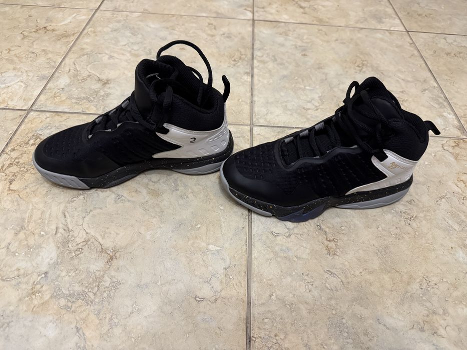 Vand   adidasi de baschet pt copii Tarmak Nr : 32