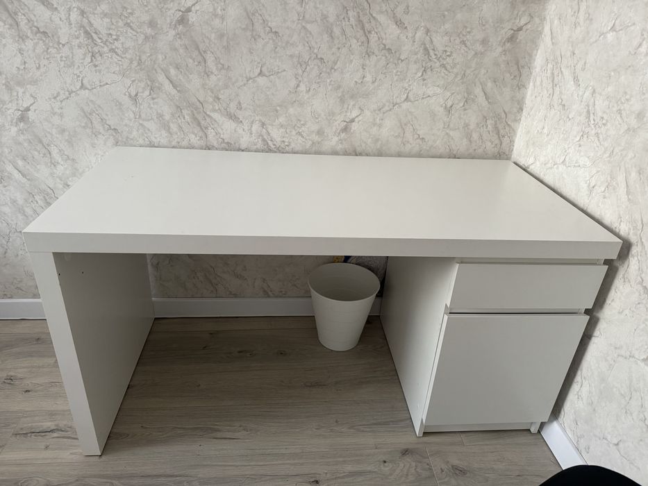 Письменный стол для детей и подростков