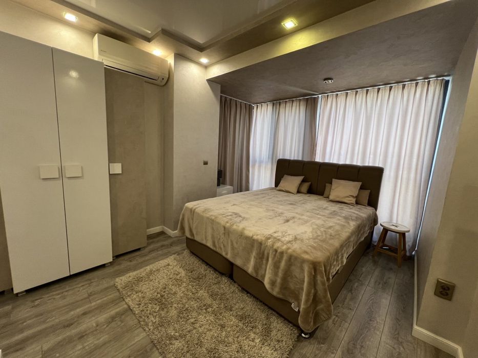 Дава се под наем Тристаен апартамент в Варна, Център - 74 кв.м за 1100 € - Снимка #4