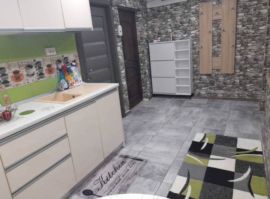 Vând apartament 2camere,decomandat,Cartier Brosteni