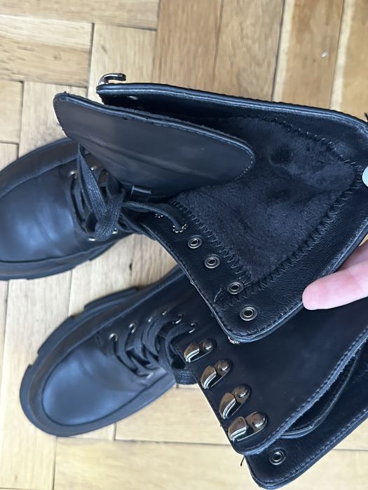 Топли боти, носени броени пъти