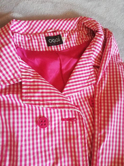 Короткий плащ на девушку