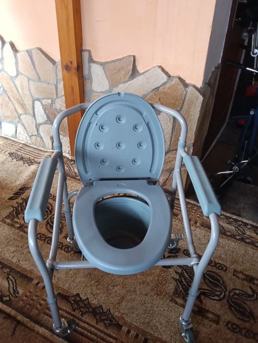 Тоалетен стол за инвалиди