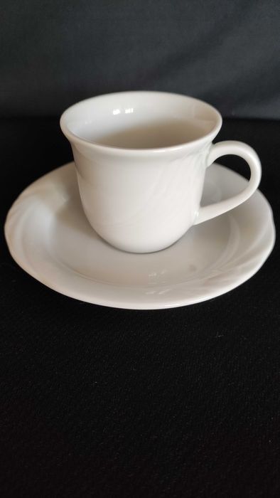 Порцеланови двойни сетове за кафе-бели с релеф