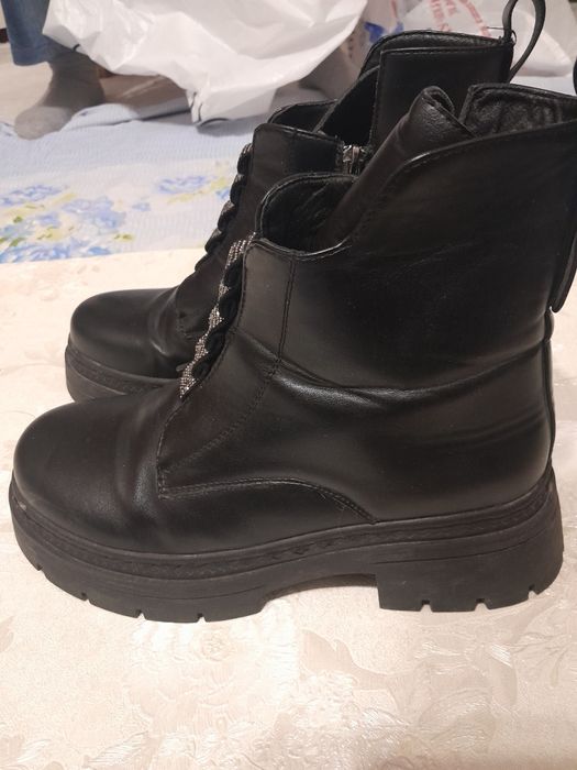 Продам женский зимний полусапоги чёрный цвет