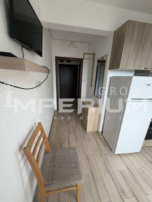 Двустаен обзаведен апартамент под наем в района на кв. Левски, гр. Ва