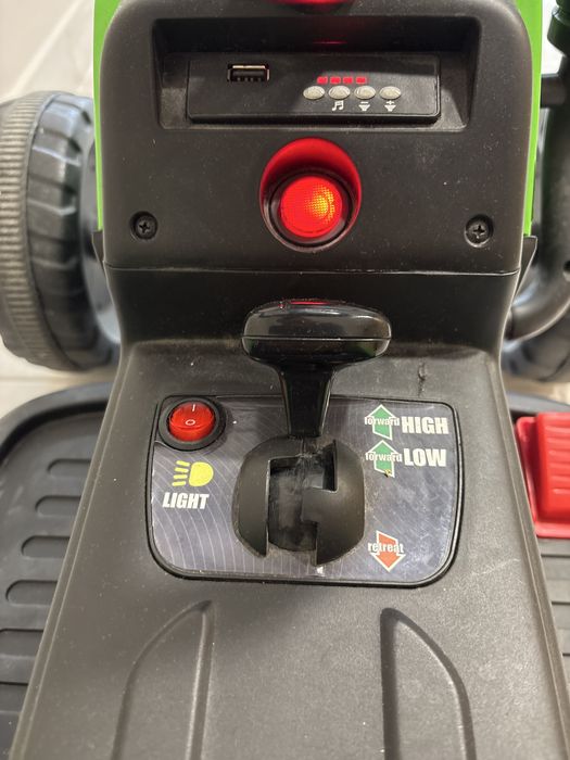 Детски трактор с ремарке!