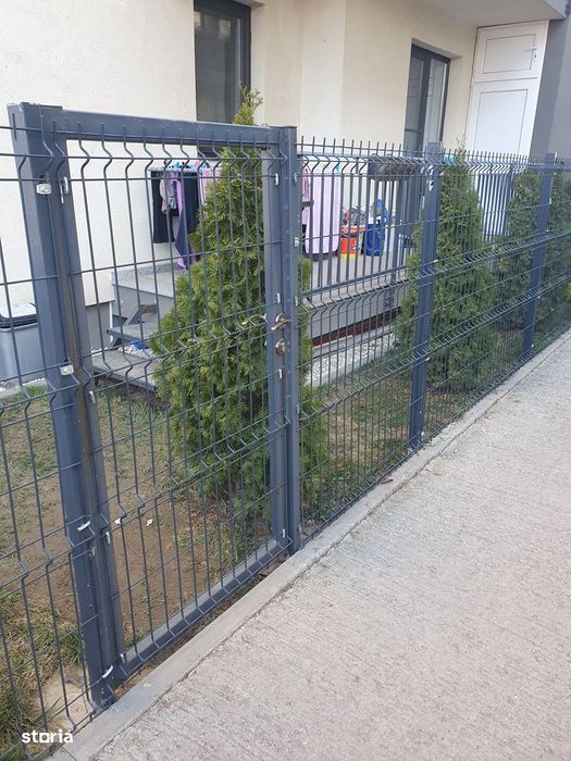 Vând apartament cu,  curte