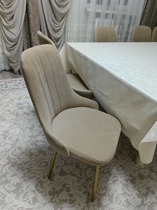 Стол мен стулья сатылады