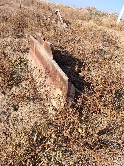 DT75 traktori sotiladi.