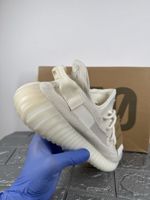 Yeezy 350 v2 Bone
