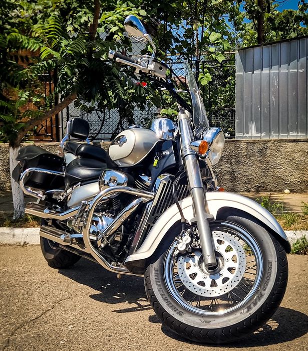 Vând Suzuki Intruder