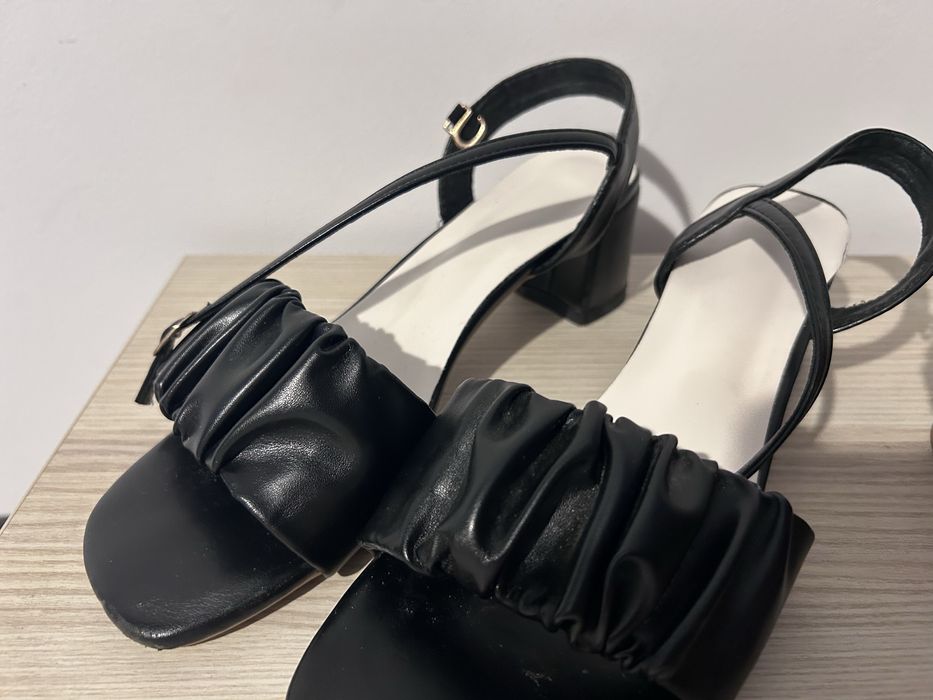 Set sandale marimea 39