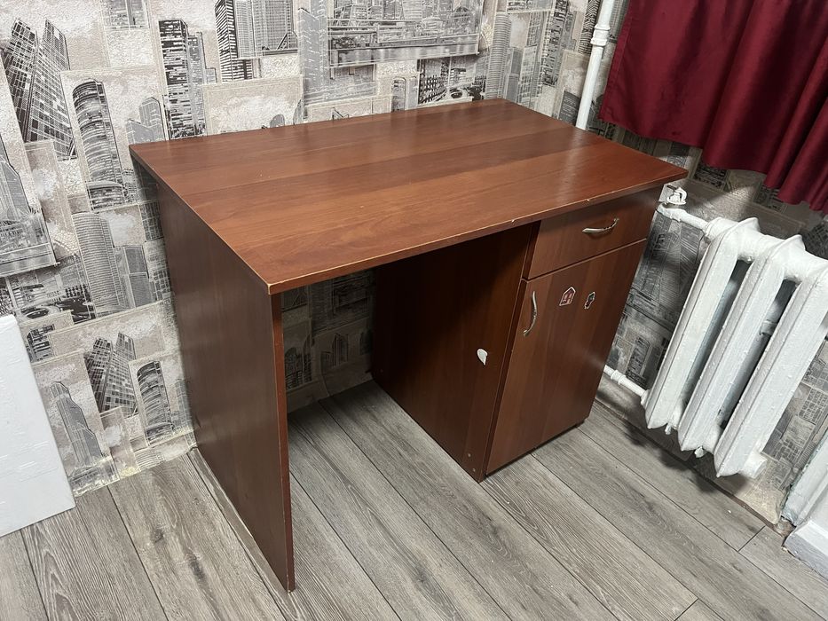 Отдам стол, состояние нормальное