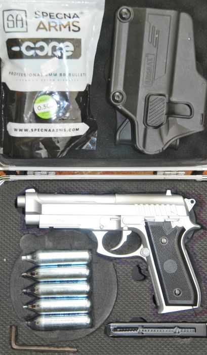 Replică airsoft BerettaPT 92  Cyber Gun