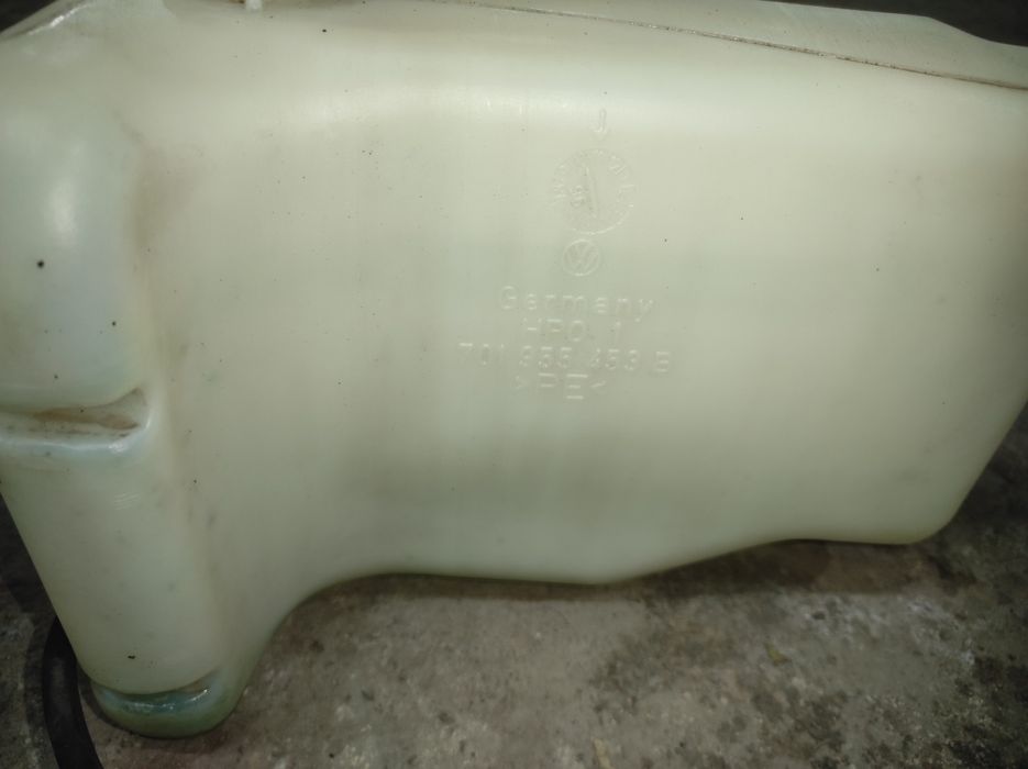 Бачок омывателя с насосом