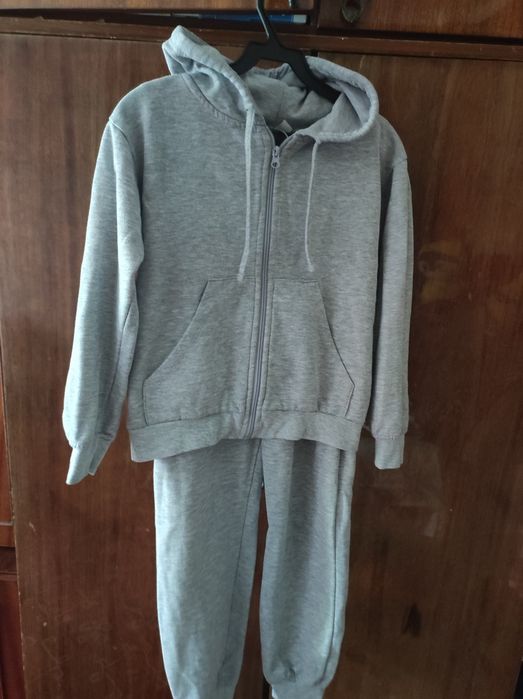 Продам костюм спортивный