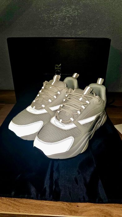 Dior b22 alb reflective