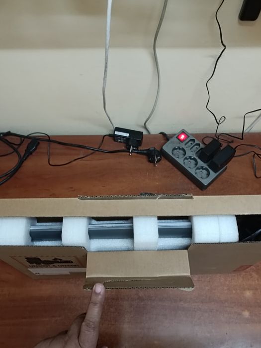 Laptop Lenovo ideapad slim 3- 16IAH8.