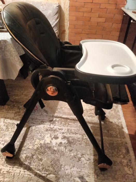 Детский обеденный стол Буу состояние отличное