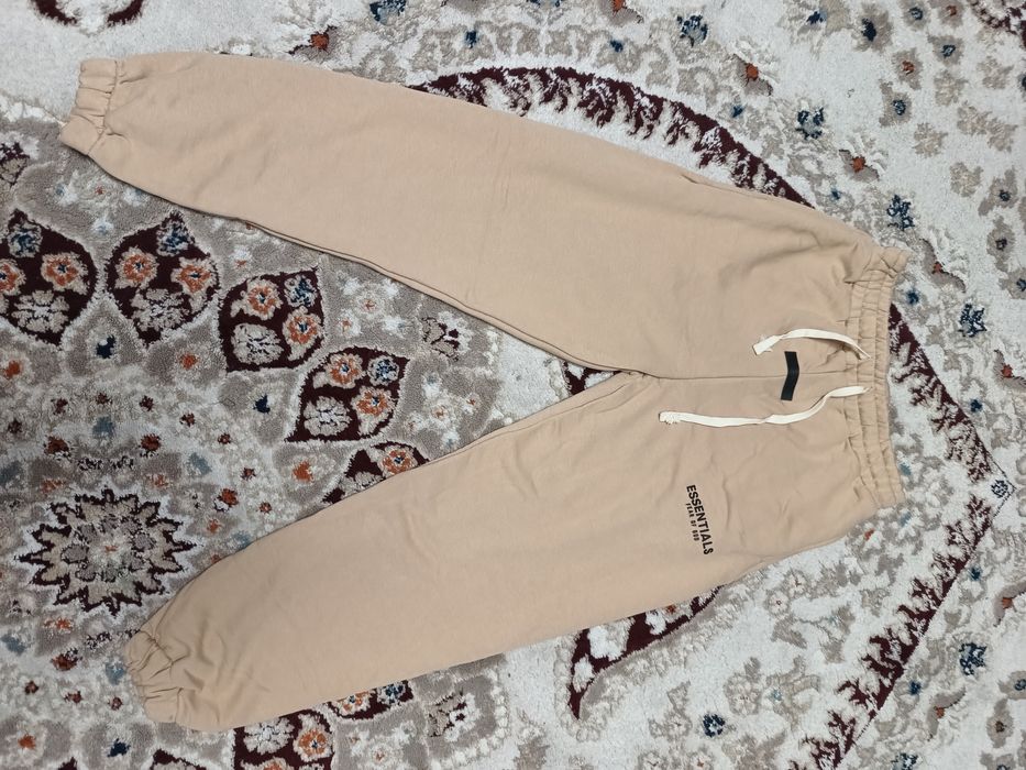 Vând trening Essentials