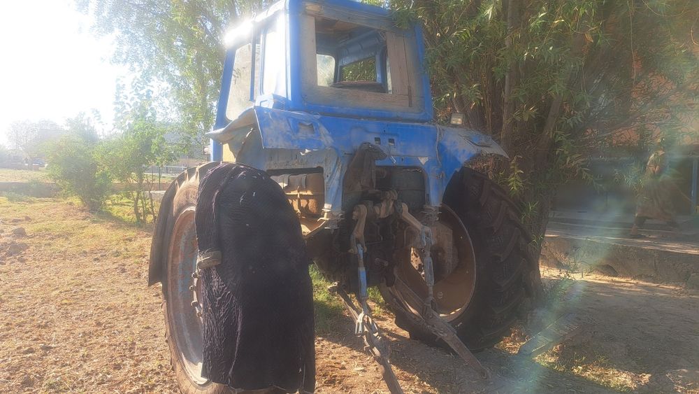 Traktor mtz80 sotiladi