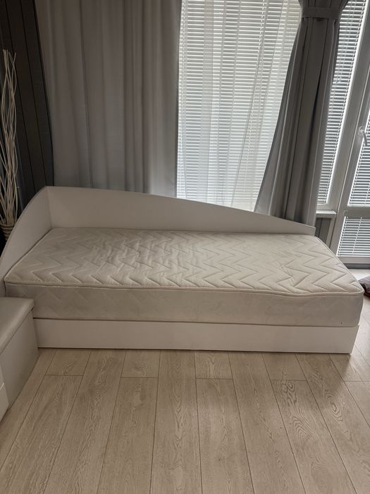 Единично легло с матрак 110€