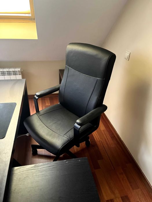 Въртящ се стол за бюро