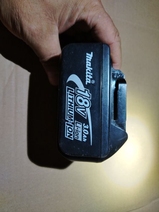 Baterie Makita BL1830 18v 3A în stare foarte bună.