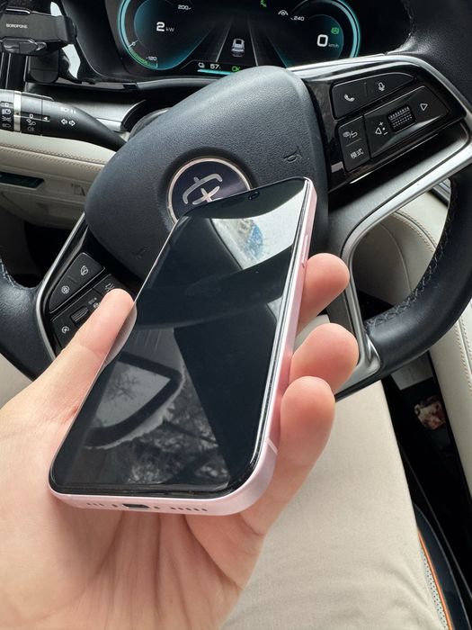 iPhone 15 pink 128 Gb Xotira