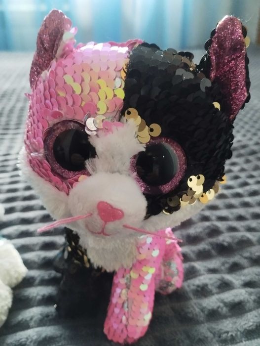 Мягкие игрушки с пайетками.