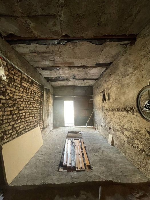 Tashgresda srochniy 3-xonali uy garaji bn sotiladi  74.23 kv