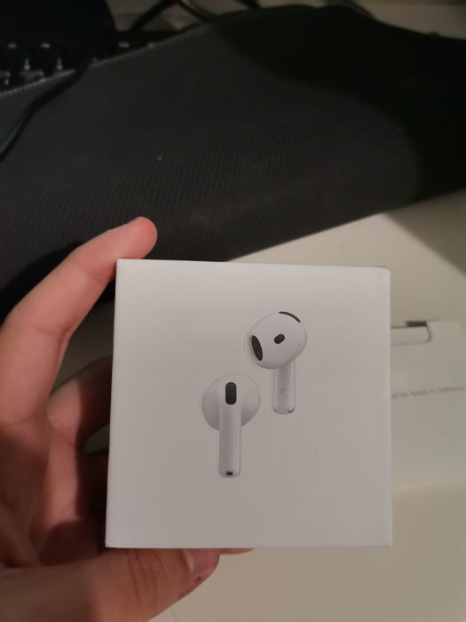 Airpods gen 4 cu ANC activ