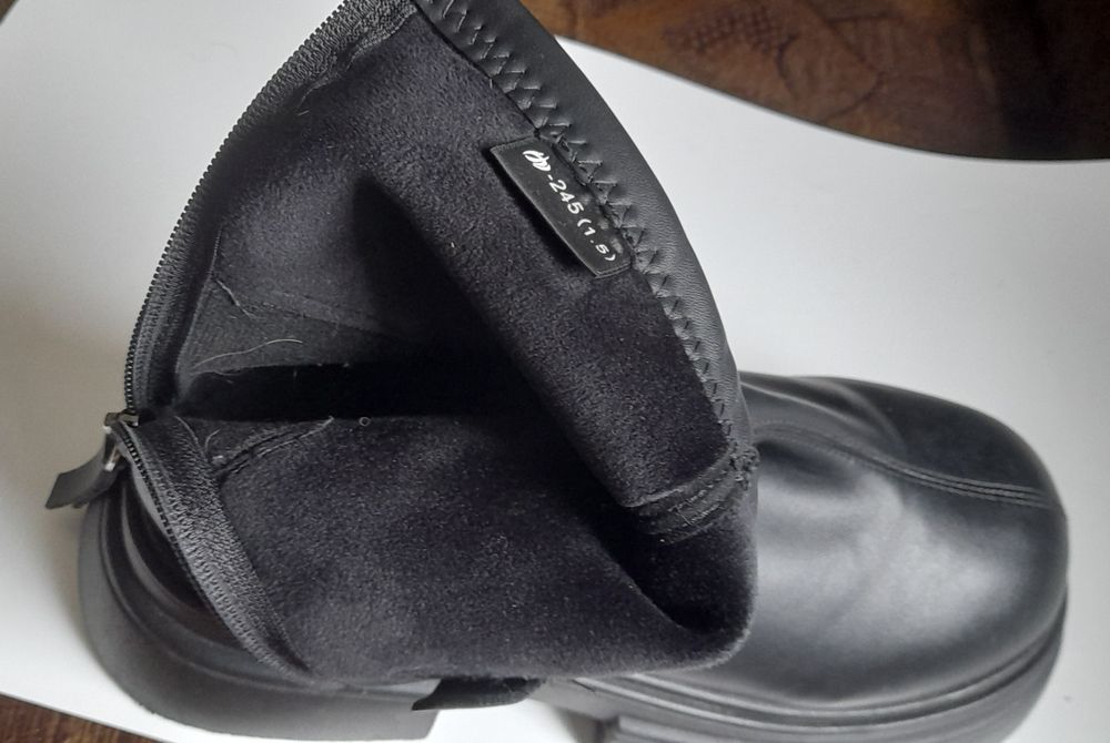 Продам кроссовки подросковые