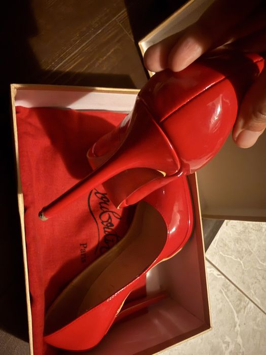 Christian Louboutin 39