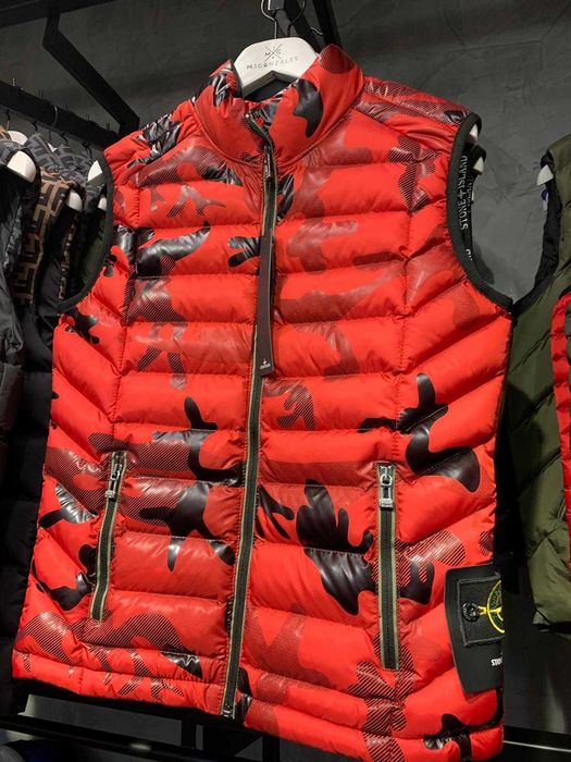 Червен камуфлажен елек тип Stone Island – пухен, много запазен