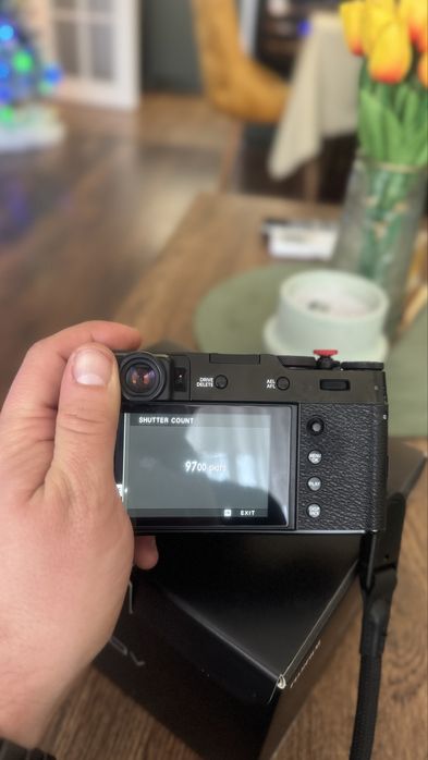 Fujifilm X100V – отличен комплект, малко кадри
