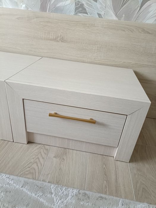 Прикроватные тумбы