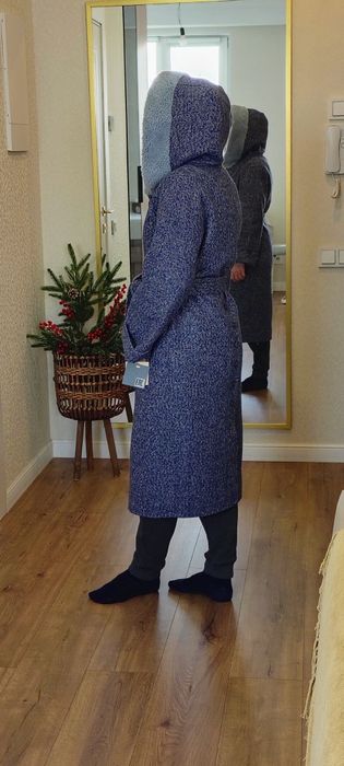 Продам пальто с капюшоном