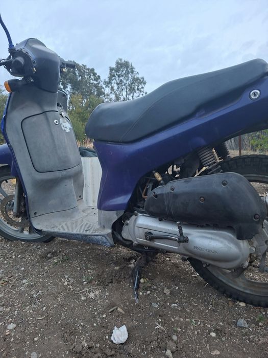 Vând scuter HONDA sh 49 cc 2 timpi sau schimb cu Kukirin G2