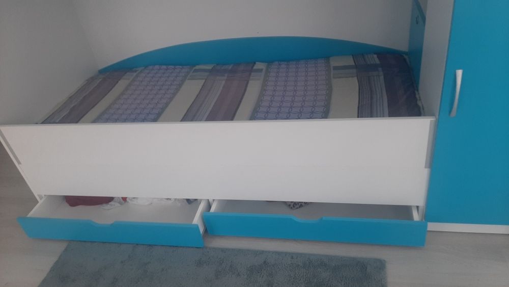 Двуетажно легло.