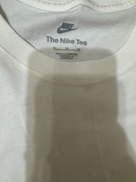Белая футболка NIKE