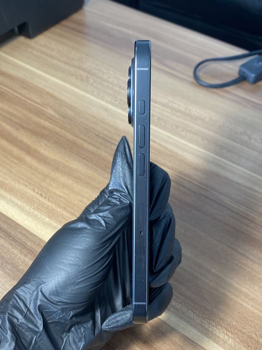 iPhone 16 Pro• 1 TB • Black Titanium