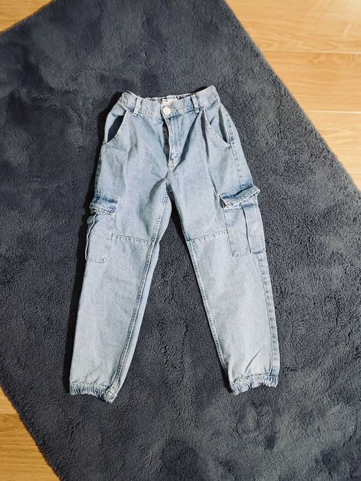 Blugi Bershka marimea 34