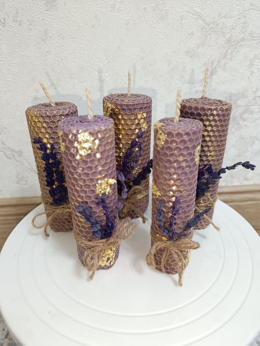 Свеча из вощины с натуральной лаванды