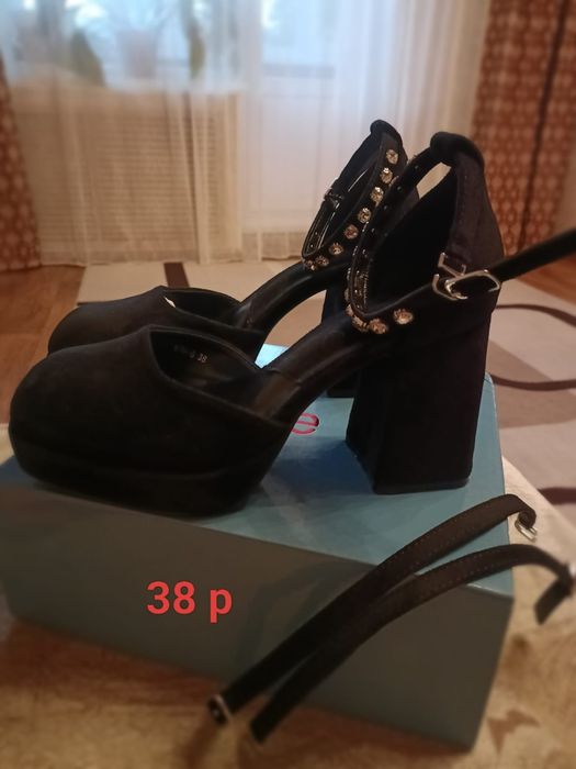 Продам туфли замша