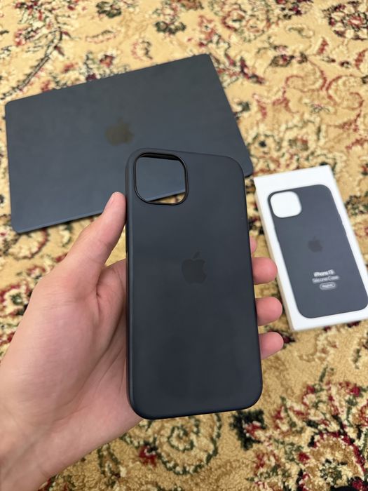 Продам Оригинальный Силиконовый Чехол на iPhone 13