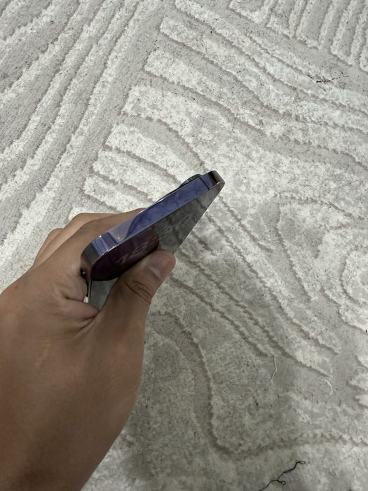 Iphone 14 pro max holati yaxshi pul zarlligi ichun sotilvotti